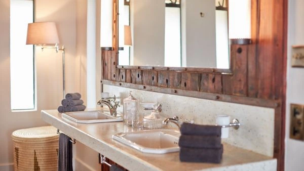 elewana-loisaba-lodo-springs-accommodation-spacious-luxury-tents-bathroom-vanity70049548-4CF9-79B0-5AE4-ECC1517A9B49.jpg