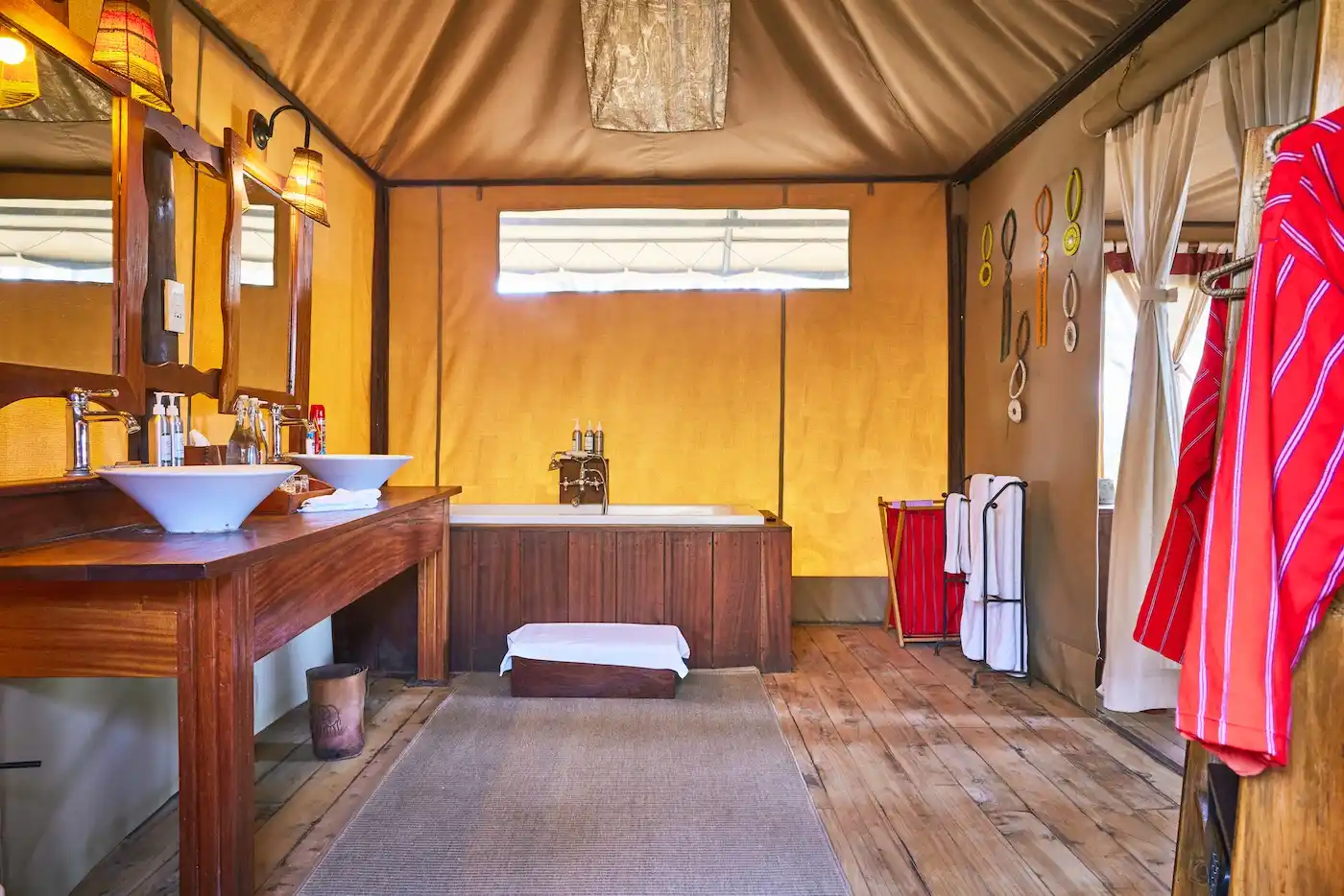 Deluxe Suite Bathtub